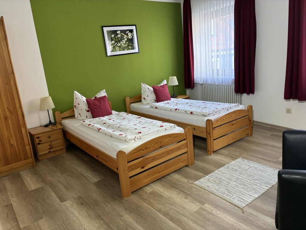 Zweibettzimmer im Landgasthof Zum Goldenen Löwen in Moosbach